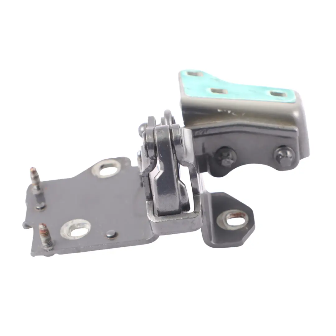 Cerniera portellone posteriore sinistro Grigio Selenite 992 per Mercedes A238 con numero di parte A2387507500 Mercedes A238 Cerniera portellone posteriore sinistro Grigio Selenite 992 - SKU A2387507300-SEL - Numero di parte A2387507500