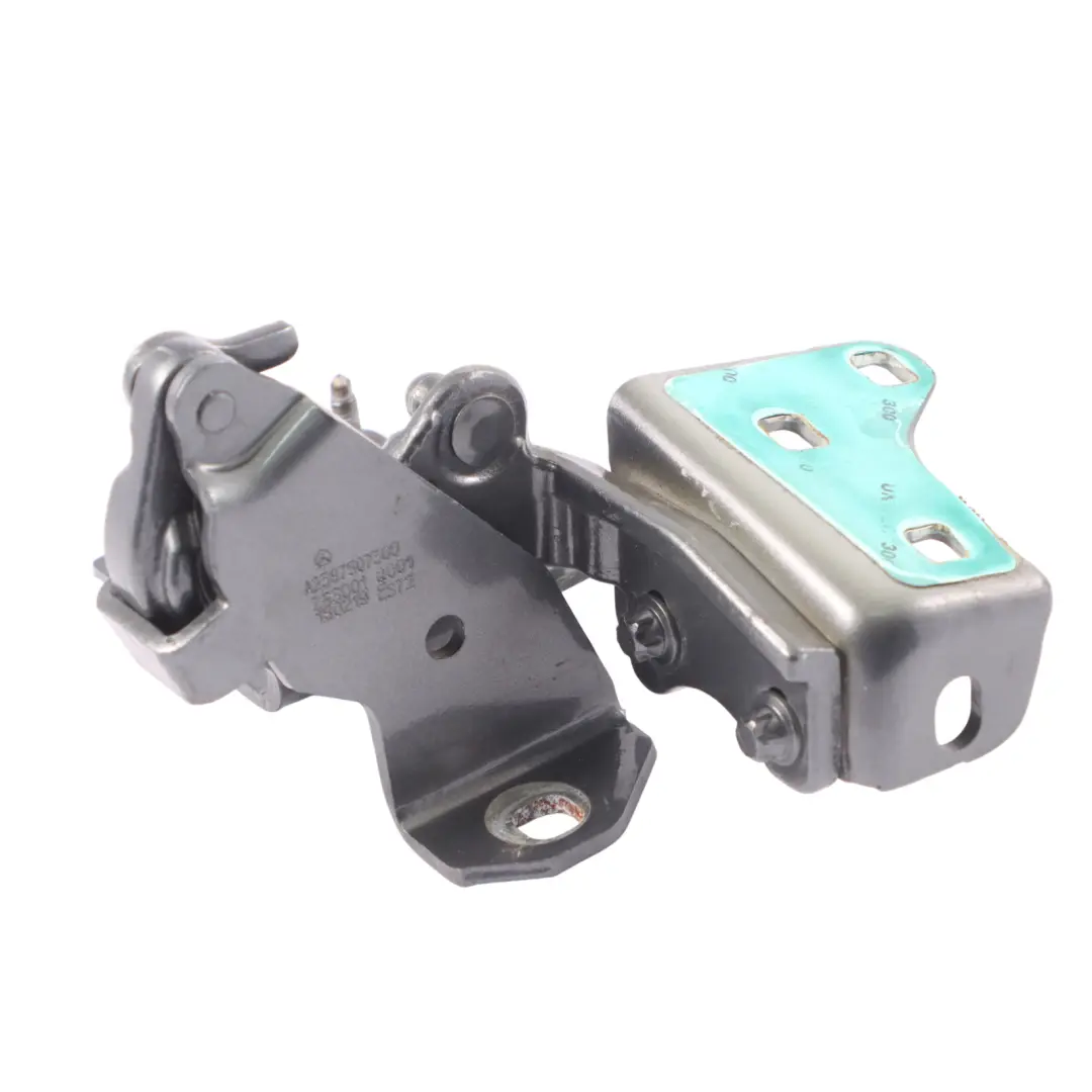 Mercedes A238 Portón Trasero Bisagra Izquierda Selenite Gris 992 A2387507300 - SKU A2387507300-SEL - Número de pieza A2387507500