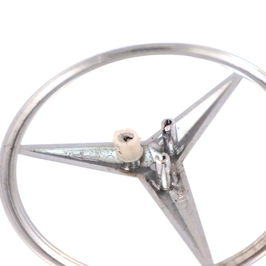 Kofferraum Emblem Heckklappe Logo Chrom für Mercedes W246 mit Teilenummer A2468170016 Mercedes W246 Kofferraum Emblem Heckklappe Logo Chrom - SKU A2468170016 - Teilenummer A2468170016