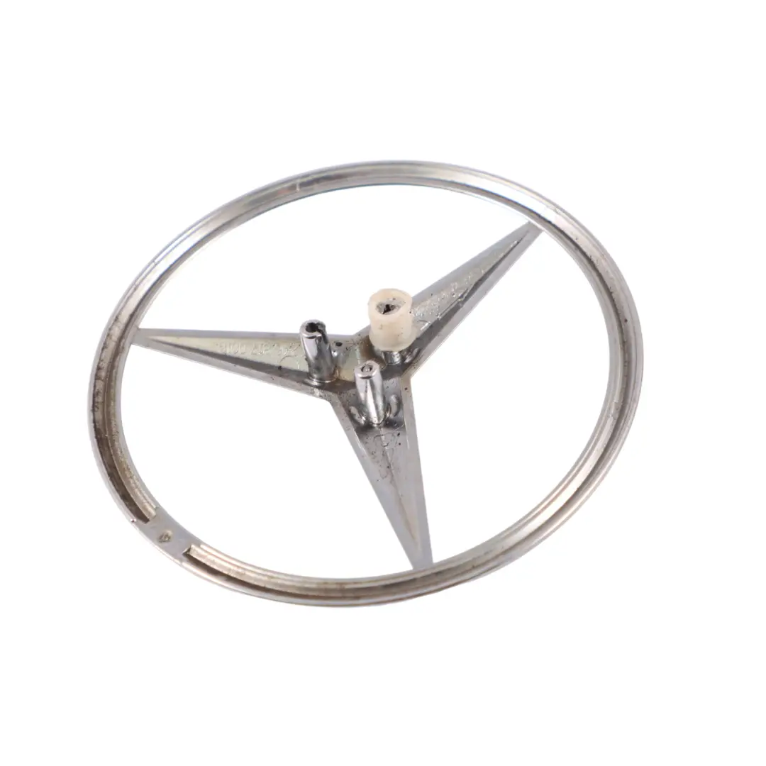 Kofferraum Emblem Heckklappe Logo Chrom für Mercedes W246 mit Teilenummer A2468170016 Mercedes W246 Kofferraum Emblem Heckklappe Logo Chrom - SKU A2468170016 - Teilenummer A2468170016