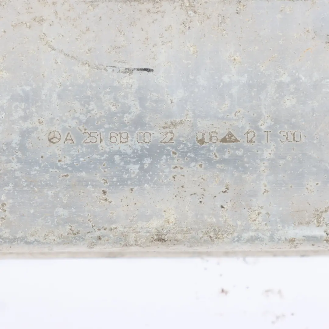 Soporte de parachoques trasero Mercedes W251 Refuerzo barra choque para con número de pieza A2516190022 Soporte de parachoques trasero Mercedes W251 Refuerzo barra choque - SKU A2516190022 - Número de pieza A2516190022