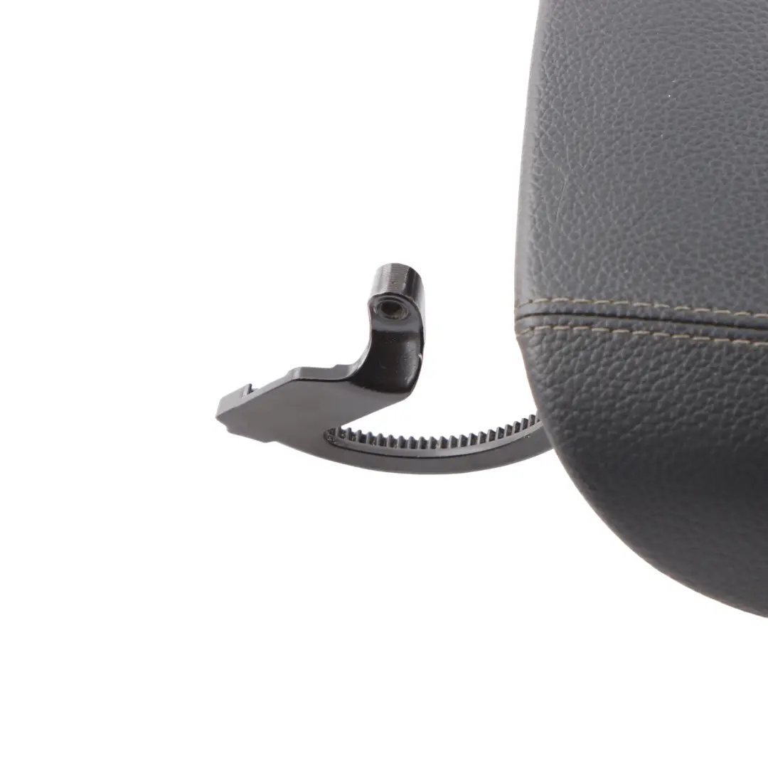 Tapa Reposabrazos Consola Central Cuero Negro para Mercedes V251 con número de pieza A2516801739 Mercedes V251 Tapa Reposabrazos Consola Central Cuero Negro - SKU A2516801739 - Número de pieza A2516801739