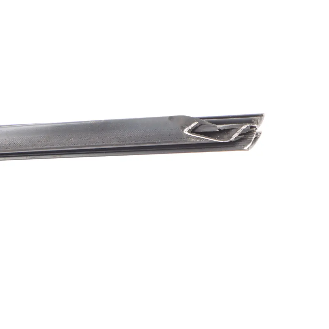 Joint Étanchéité Porte Avant Droite Caoutchouc pour Mercedes V251 à propos du numéro de pièce A2517251065 Mercedes V251 Joint Étanchéité Porte Avant Droite Caoutchouc - SKU A2517251065 - Numéro de pièce A2517251065