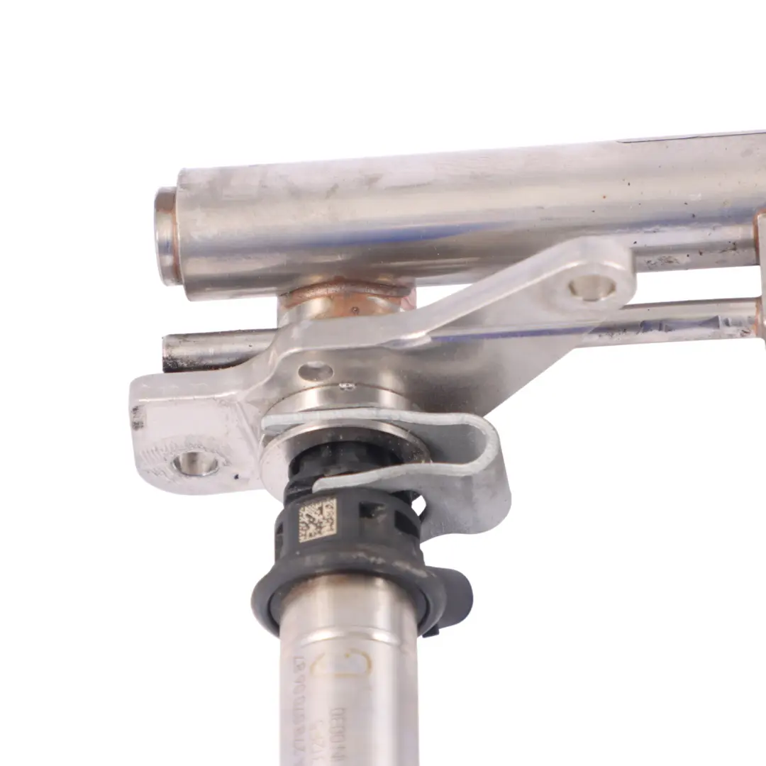 Pressure Rail Injector Nozzle to Mercedes C204 Fuel Injection with Part number A2760703995 Mercedes C204 Fuel Injection Pressure Rail Injector Nozzle - SKU A2760703995 - Part number A2760703995