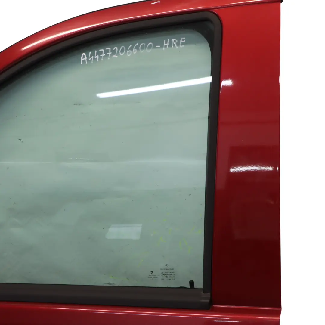 Porta anteriore sinistra Hyacinth Red - 334 per Mercedes Vito W447 con numero di parte A4477206600 Mercedes Vito W447 Porta anteriore sinistra Hyacinth Red - 334 - SKU A4477206600-HRE - Numero di parte A4477206600