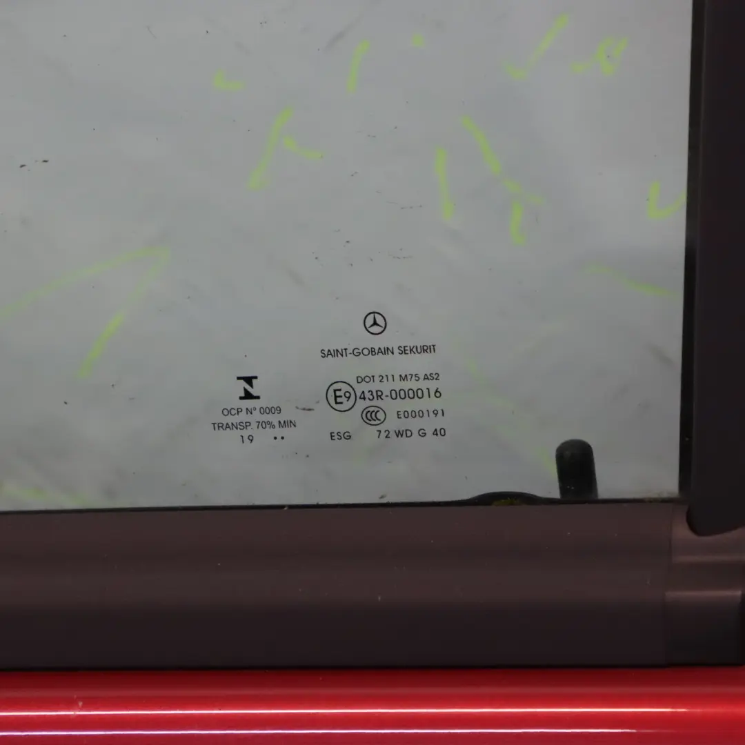 Porta anteriore sinistra Hyacinth Red - 334 per Mercedes Vito W447 con numero di parte A4477206600 Mercedes Vito W447 Porta anteriore sinistra Hyacinth Red - 334 - SKU A4477206600-HRE - Numero di parte A4477206600