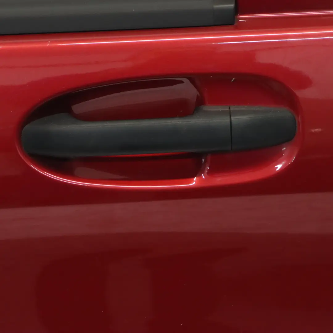 Porta anteriore sinistra Hyacinth Red - 334 per Mercedes Vito W447 con numero di parte A4477206600 Mercedes Vito W447 Porta anteriore sinistra Hyacinth Red - 334 - SKU A4477206600-HRE - Numero di parte A4477206600