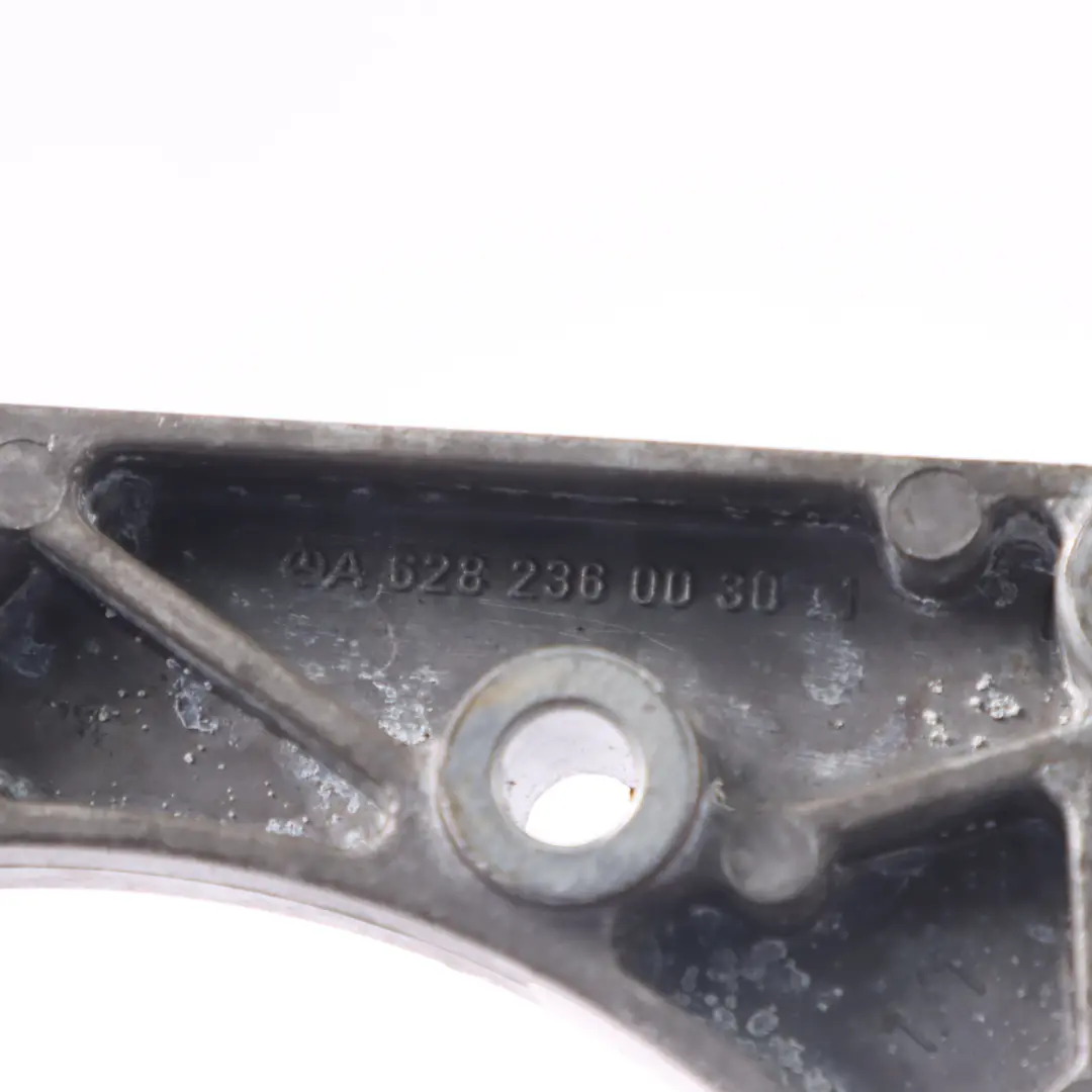 OM628 629 Staffa Compressore Clima A/C per Mercedes ML W164 Diesel con numero di parte A6282360030 Mercedes ML W164 Diesel OM628 629 Staffa Compressore Clima A/C - SKU A6282360030 - Numero di parte A6282360030