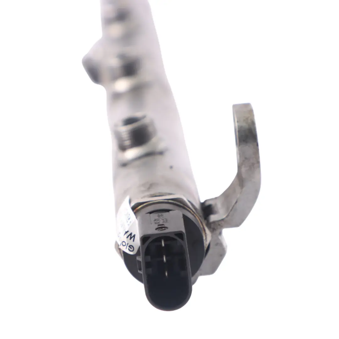 Distributore di carburante destro Rail iniezione per Mercedes W164 OM629 con numero di parte A6290701695 Mercedes W164 OM629 Distributore di carburante destro Rail iniezione - SKU A6290701695 - Numero di parte A6290701695