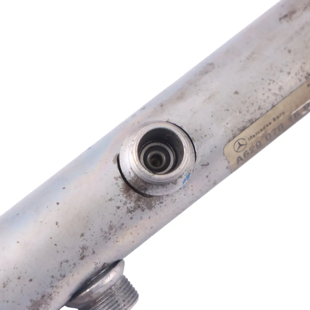 Distributore di carburante destro Rail iniezione per Mercedes W164 OM629 con numero di parte A6290701695 Mercedes W164 OM629 Distributore di carburante destro Rail iniezione - SKU A6290701695 - Numero di parte A6290701695