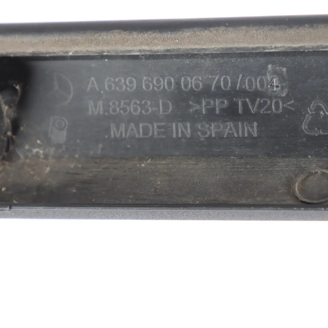 Techo Alto Trasero Tira Tapa Derecha para Mercedes Vito W639 con número de pieza A6396900670 Mercedes Vito W639 Techo Alto Trasero Tira Tapa Derecha - SKU A6396900670 - Número de pieza A6396900670