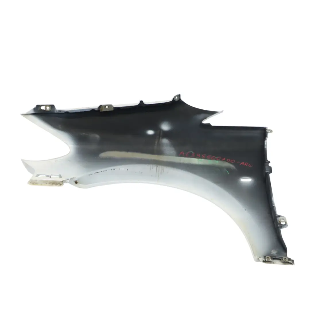 Panel de ala Delantero Derecho Arctic White - 9147 para Mercedes Vito W639 con número de pieza A6398800700 Mercedes Vito W639 Panel de ala Delantero Derecho Arctic White - 9147 - SKU A6398800700-ARW - Número de pieza A6398800700