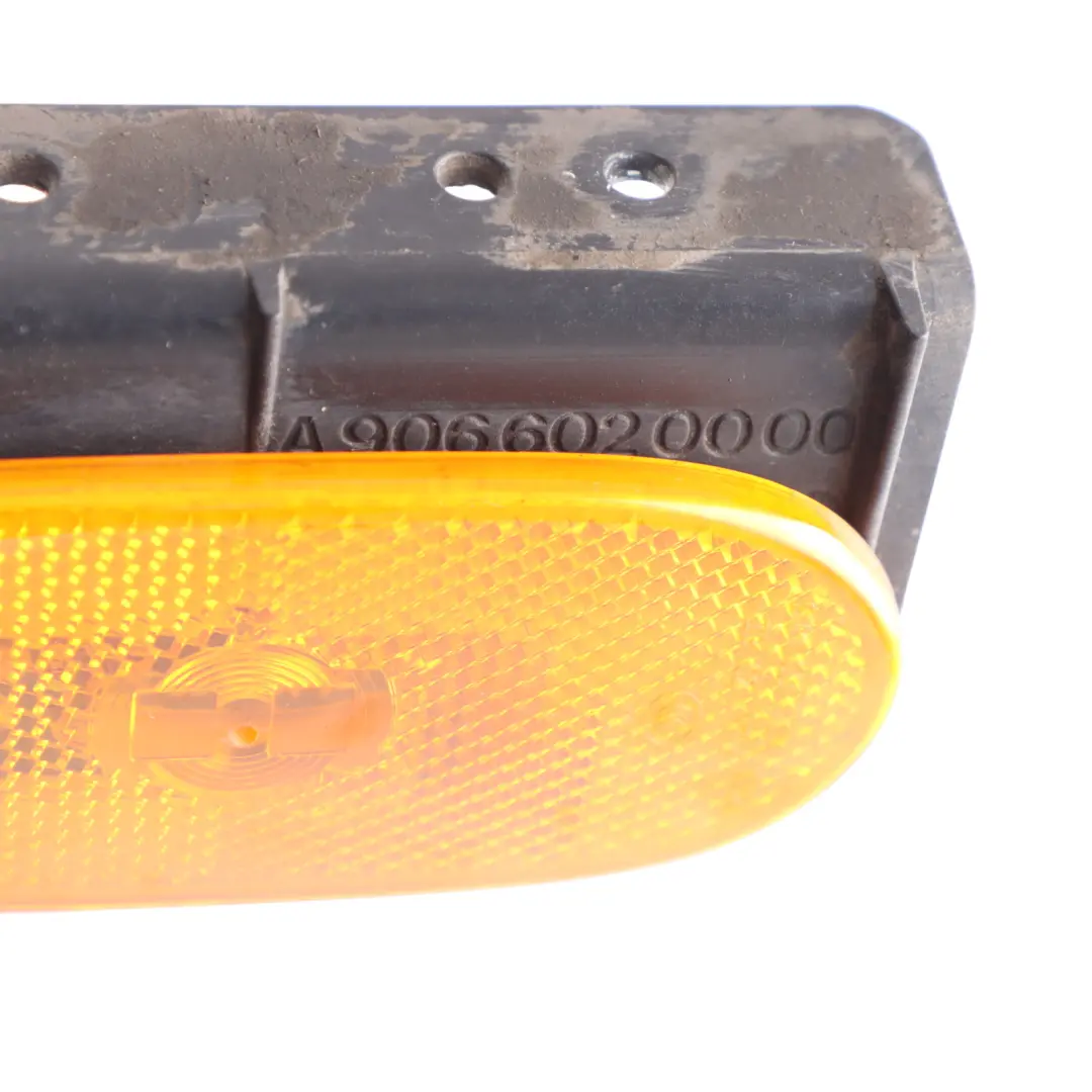 Arancione Luce Di Posizione Staffa Pannello Laterale per Mercedes W906 con numero di parte A9066020000 Mercedes W906 Arancione Luce Di Posizione Staffa Pannello Laterale - SKU A9066020000 - Numero di parte A9066020000