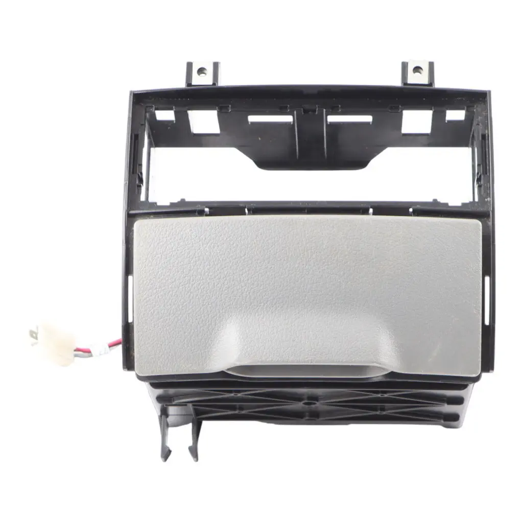 Mittelkonsole Getränkehalter Buchse für Mercedes Sprinter W906 mit Teilenummer A9066890047 Mercedes Sprinter W906 Mittelkonsole Getränkehalter Buchse - SKU A9066890047 - Teilenummer A9066890047