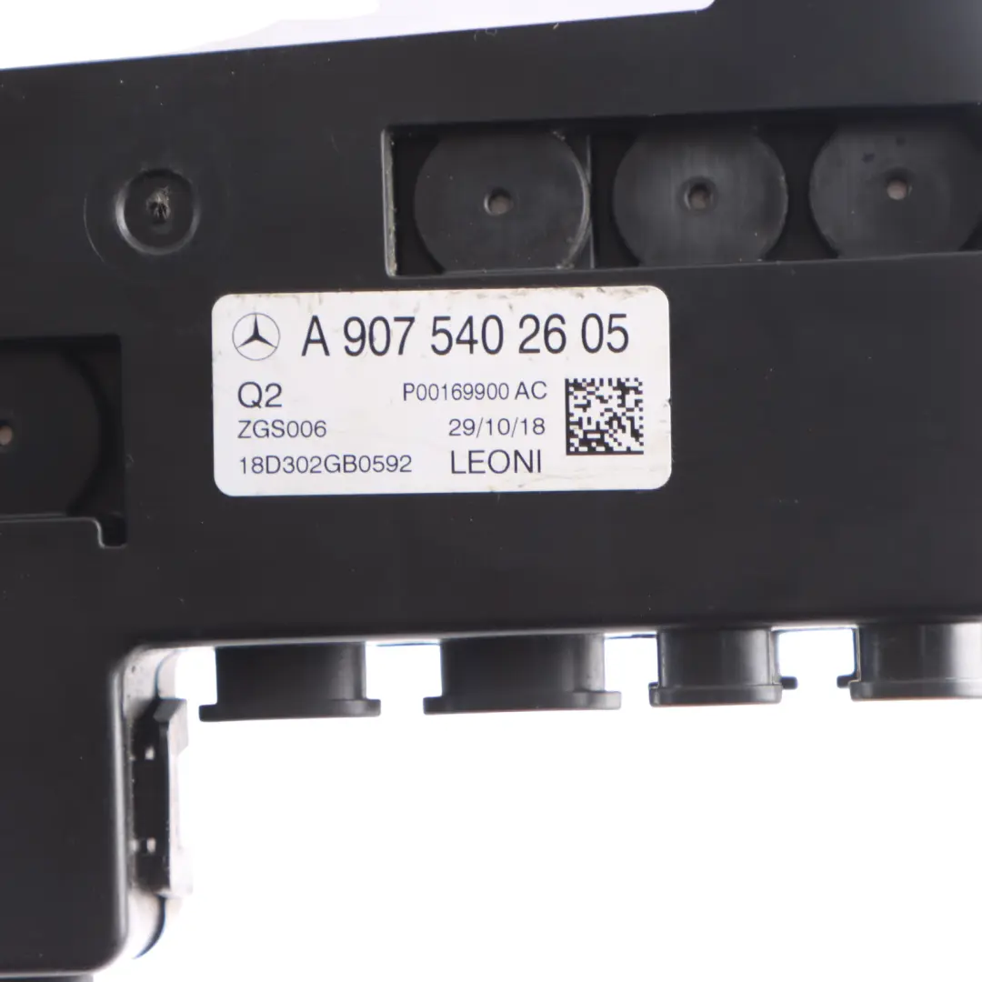 W907 Scatola Dei Fusibili Unità Di Controllo Modulo Q2 per Mercedes con numero di parte A9075402605 Mercedes W907 Scatola Dei Fusibili Unità Di Controllo Modulo Q2 - SKU A9075402605 - Numero di parte A9075402605