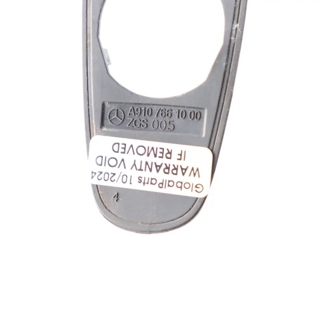 Placa de tope de puerta delantera izquierda derecha Mercedes W910 para con número de pieza A9107661000 Placa de tope de puerta delantera izquierda derecha Mercedes W910 - SKU A9107661000 - Número de pieza A9107661000