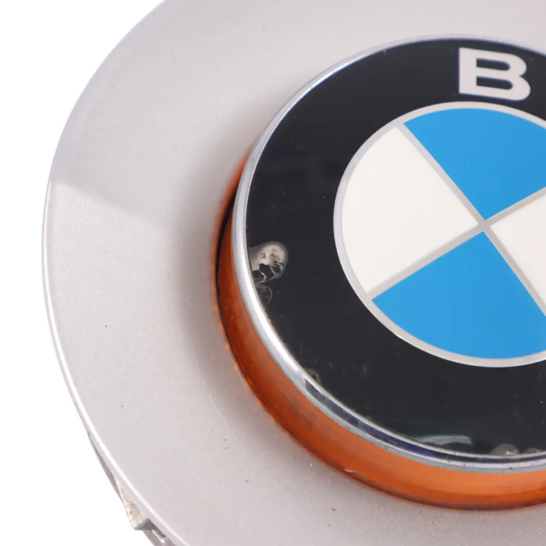 Copertura Indicatore Laterale Emblema Sinistro Titansilber Argento 354 per BMW E85 con numero di parte 0030963 BMW E85 Copertura Indicatore Laterale Emblema Sinistro Titansilber Argento 354 - SKU P0030963-TS2 - Numero di parte 0030963