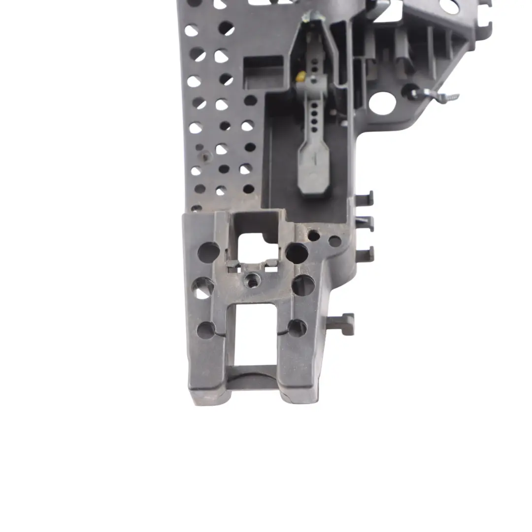 Supporto Maniglia Porta Esterna Posteriore Sinistra per Audi A7 4G A8 D4 con numero di parte 4H0837885 Audi A7 4G A8 D4 Supporto Maniglia Porta Esterna Posteriore Sinistra - SKU 4H0837885 - Numero di parte 4H0837885