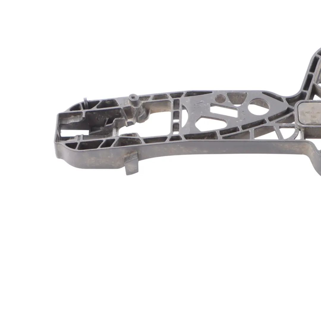 Door Handle Mercedes W907 Bearing Bracket Front Outer Left N/S to with Part number A9077600100 Door Handle Mercedes W907 Bearing Bracket Front Outer Left N/S - SKU RHD-A9077600100 - Part number A9077600100