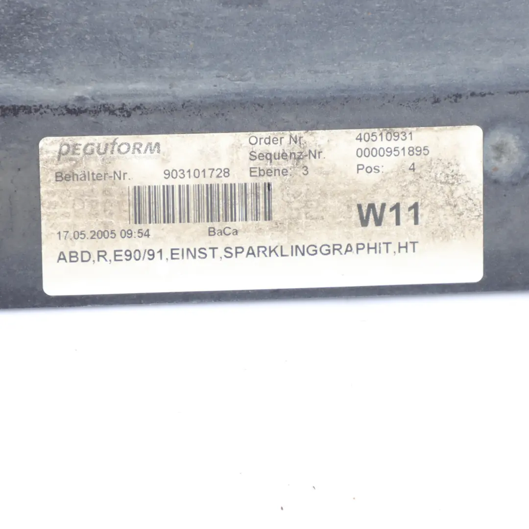 Listello Portiera Apertura Gonna Destra Frizzante Colpo di Grafite per BMW E90 E91 con numero di parte 51770032950-SG BMW E90 E91 Listello Portiera Apertura Gonna Destra Frizzante Colpo di Grafite - SKU 0032950-SG - Numero di parte 51770032950-SG