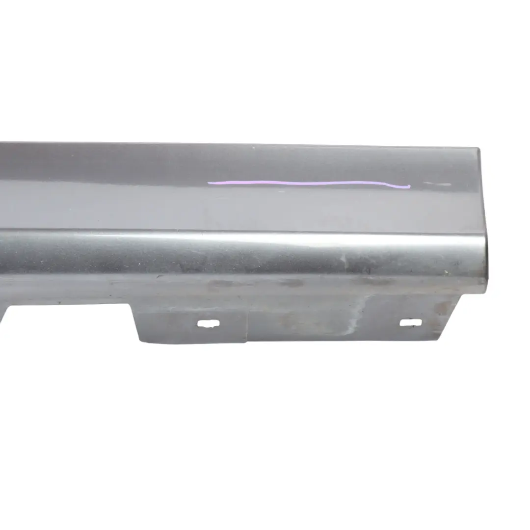 Listello Portiera Apertura Gonna Destra Frizzante Colpo di Grafite per BMW E90 E91 con numero di parte 51770032950-SG BMW E90 E91 Listello Portiera Apertura Gonna Destra Frizzante Colpo di Grafite - SKU 0032950-SG - Numero di parte 51770032950-SG