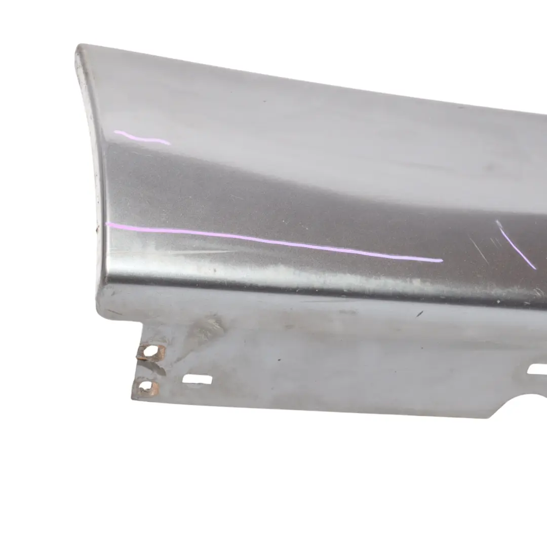 Listello Portiera Apertura Gonna Destra Frizzante Colpo di Grafite per BMW E90 E91 con numero di parte 51770032950-SG BMW E90 E91 Listello Portiera Apertura Gonna Destra Frizzante Colpo di Grafite - SKU 0032950-SG - Numero di parte 51770032950-SG