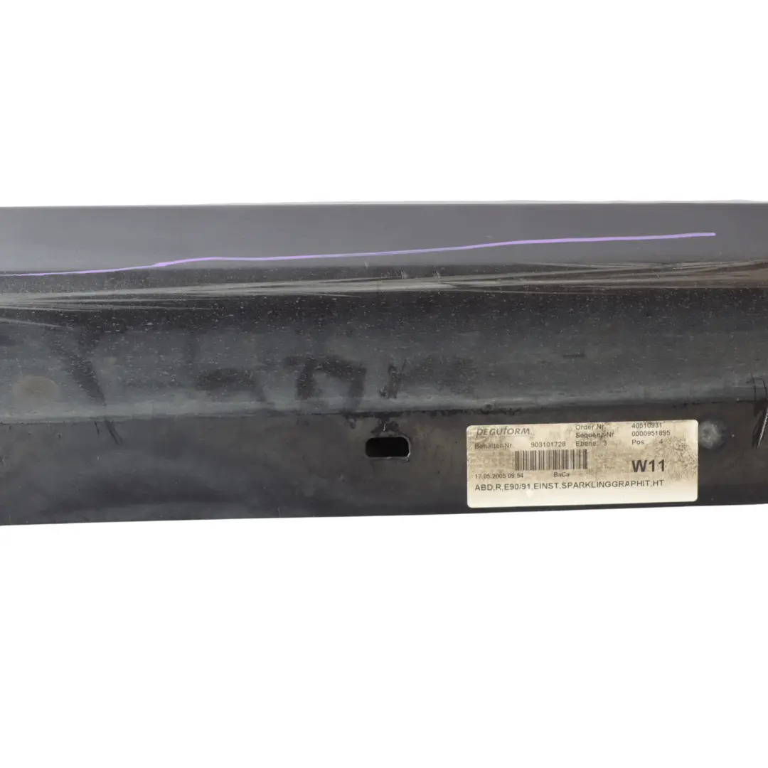 Listello Portiera Apertura Gonna Destra Frizzante Colpo di Grafite per BMW E90 E91 con numero di parte 51770032950-SG BMW E90 E91 Listello Portiera Apertura Gonna Destra Frizzante Colpo di Grafite - SKU 0032950-SG - Numero di parte 51770032950-SG