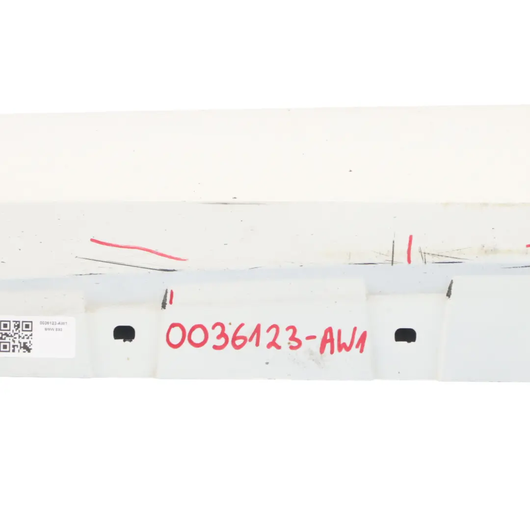 Baguette de seuil gauche Alpinweiss White - 300 pour BMW E92 E93 M Sport à propos du numéro de pièce 0036123 BMW E92 E93 M Sport Baguette de seuil gauche Alpinweiss White - 300 - SKU 0036123-AW1 - Numéro de pièce 0036123