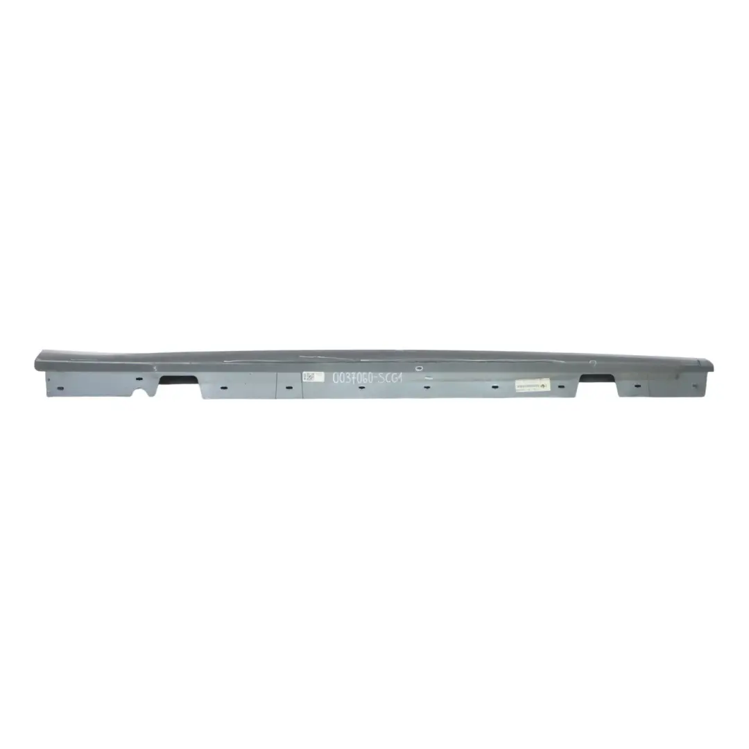 Striscia soglia laterale destra Grigio Spacegrau metallizzato - A52 per BMW E90 LCI con numero di parte 0037060 BMW E90 LCI Striscia soglia laterale destra Grigio Spacegrau metallizzato - A52 - SKU 0037060-SCG1 - Numero di parte 0037060