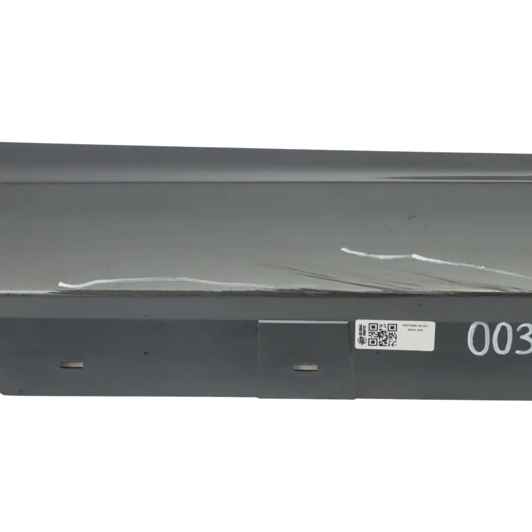 Striscia soglia laterale destra Grigio Spacegrau metallizzato - A52 per BMW E90 LCI con numero di parte 0037060 BMW E90 LCI Striscia soglia laterale destra Grigio Spacegrau metallizzato - A52 - SKU 0037060-SCG1 - Numero di parte 0037060