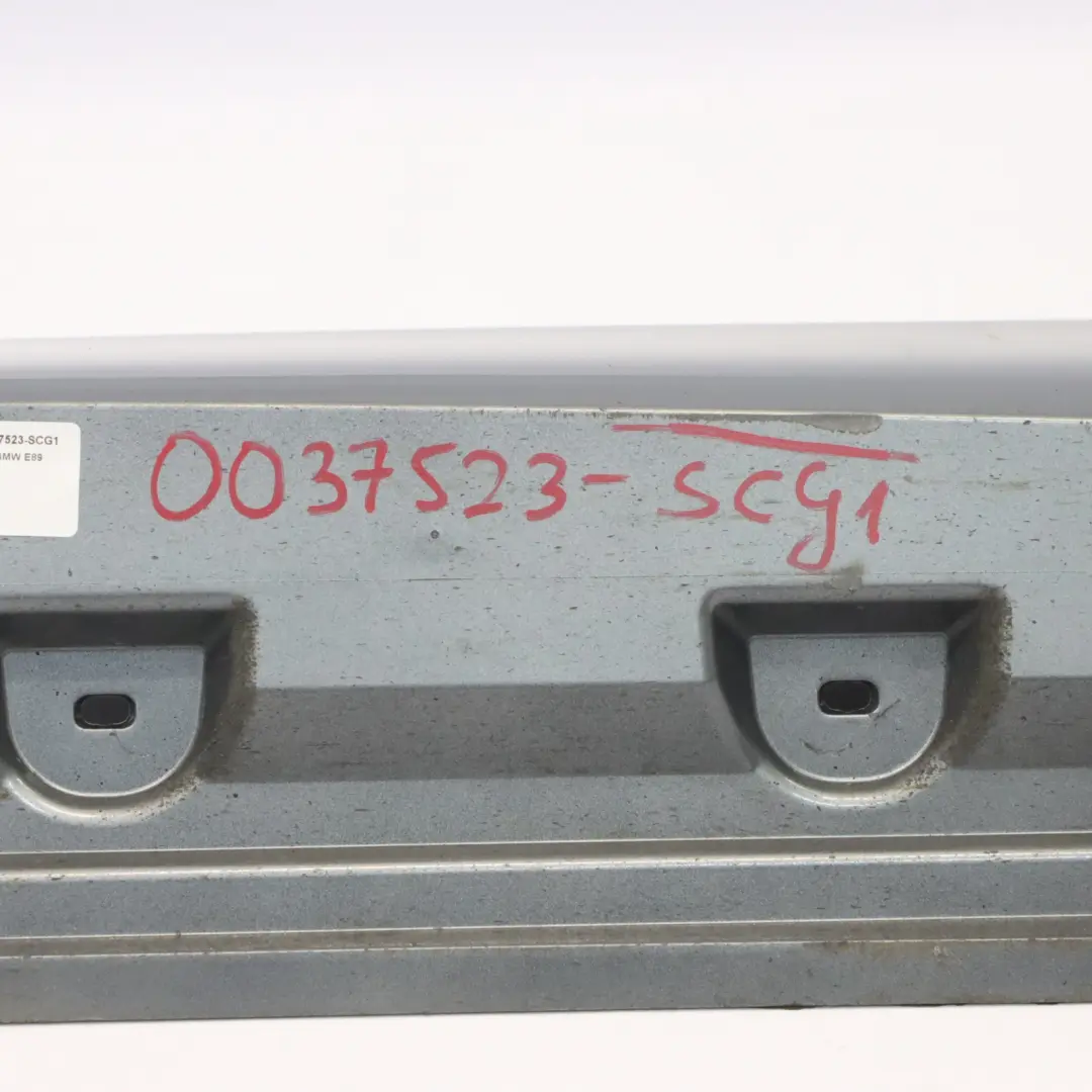 Faldón Lateral Delantero Izquierdo Listón de umbral Spacegrau - A52 para BMW Z4 E89 con número de pieza 0037523 BMW Z4 E89 Faldón Lateral Delantero Izquierdo Listón de umbral Spacegrau - A52 - SKU 0037523-SCG1 - Número de pieza 0037523