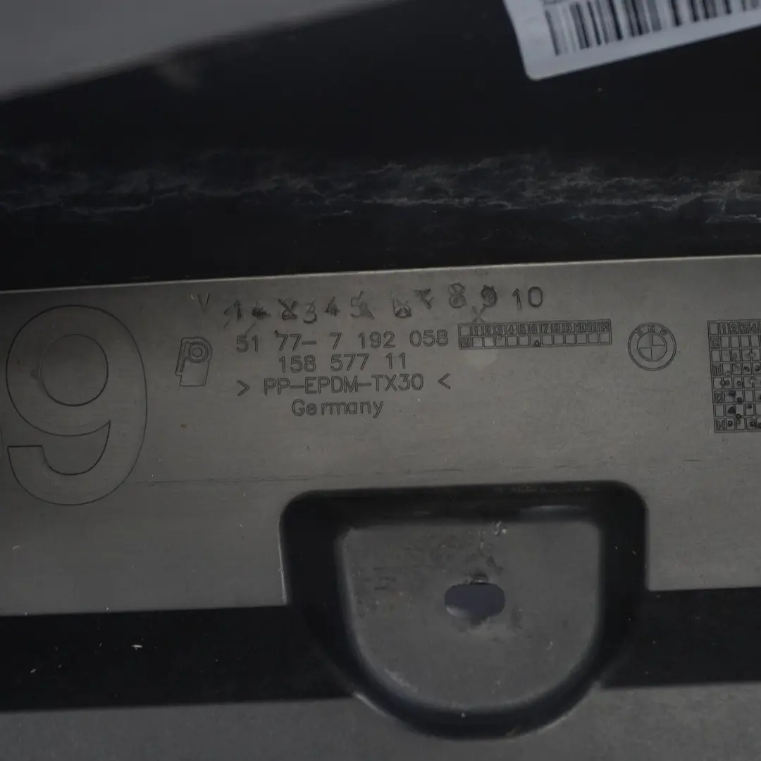 Faldón Lateral Delantero Derecho Black Sapphire Metallic - 475 para BMW Z4 E89 con número de pieza 0037524 BMW Z4 E89 Faldón Lateral Delantero Derecho Black Sapphire Metallic - 475 - SKU 0037524-BS - Número de pieza 0037524