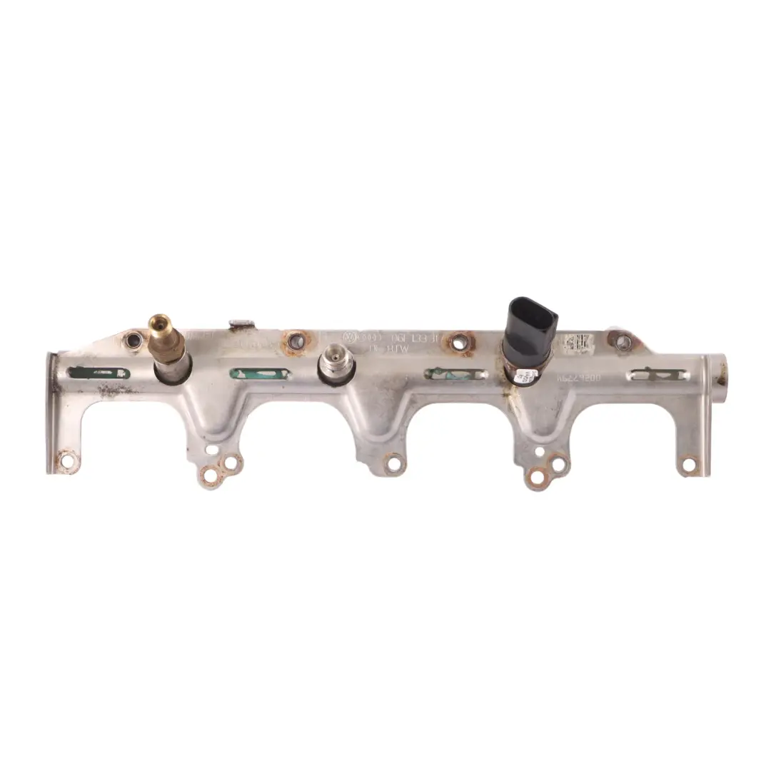 VW Volkswagen Golf 5 2.0 TFSI BWA Injection de carburant Rail bande - SKU 06F133317G - Numéro de pièce 06F133317G