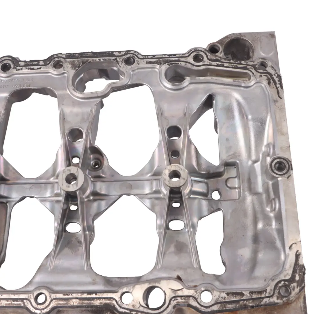 Audi S3 8V 2.0 TFSI DJHA Partie supérieure du carter d'huile Sump - SKU 06K103603BL - Numéro de pièce 06K103603BL