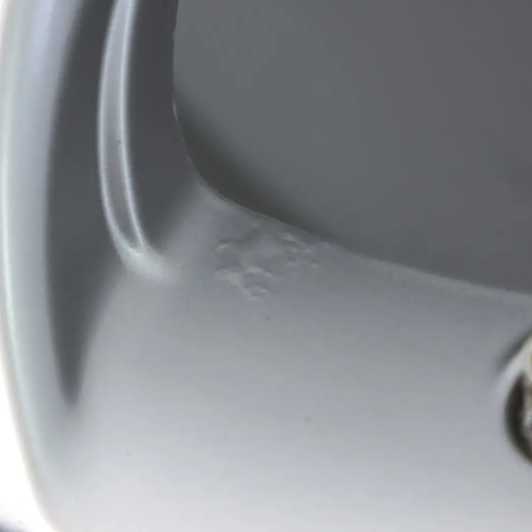 Mk5 GTI Llanta de aleación plateada 17" ET:51 7.5J para Volkswagen Golf con número de pieza 1K0601025AC Volkswagen Golf Mk5 GTI Llanta de aleación plateada 17" ET:51 7.5J - SKU 1K0601025AC-2 - Número de pieza 1K0601025AC