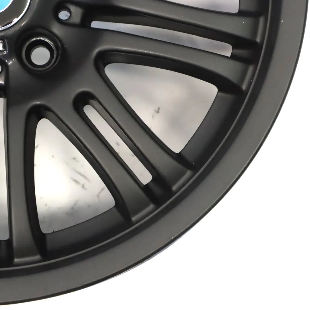 Cerchio lega posteriore nero 18" 9J ET:26 M Doppie razze 67 per BMW E46 M3 con numero di parte 2229960 BMW E46 M3 Cerchio lega posteriore nero 18" 9J ET:26 M Doppie razze 67 - SKU 2229960-3 - Numero di parte 2229960