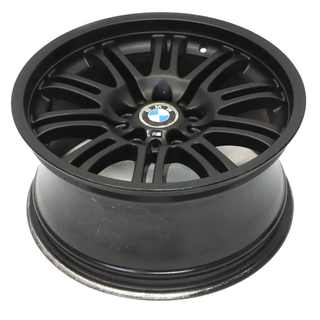 Cerchio lega posteriore nero 18" 9J ET:26 M Doppie razze 67 per BMW E46 M3 con numero di parte 2229960 BMW E46 M3 Cerchio lega posteriore nero 18" 9J ET:26 M Doppie razze 67 - SKU 2229960-4 - Numero di parte 2229960
