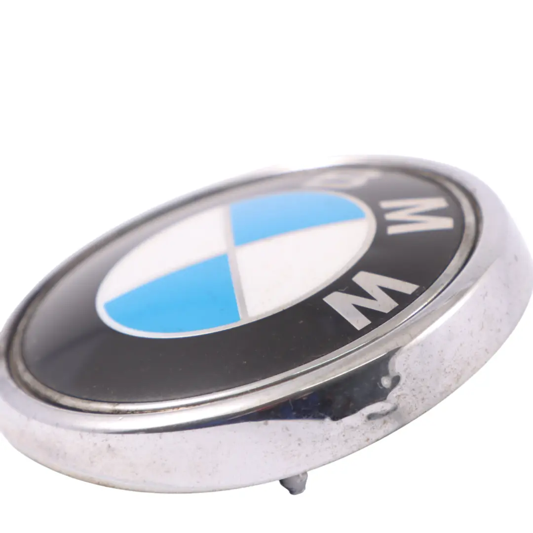 BMW X3 E83 Hayon Coffre Embleme Logo Arriere - SKU 3401005-1 - Numéro de pièce 3401005