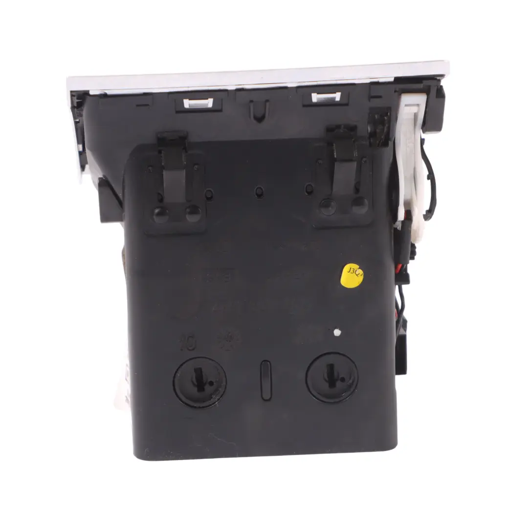 Audi A8 S8 D3 Bouche d'aération du tableau de bord centrale droite - SKU 4E0820952J - Numéro de pièce 4E0820952J