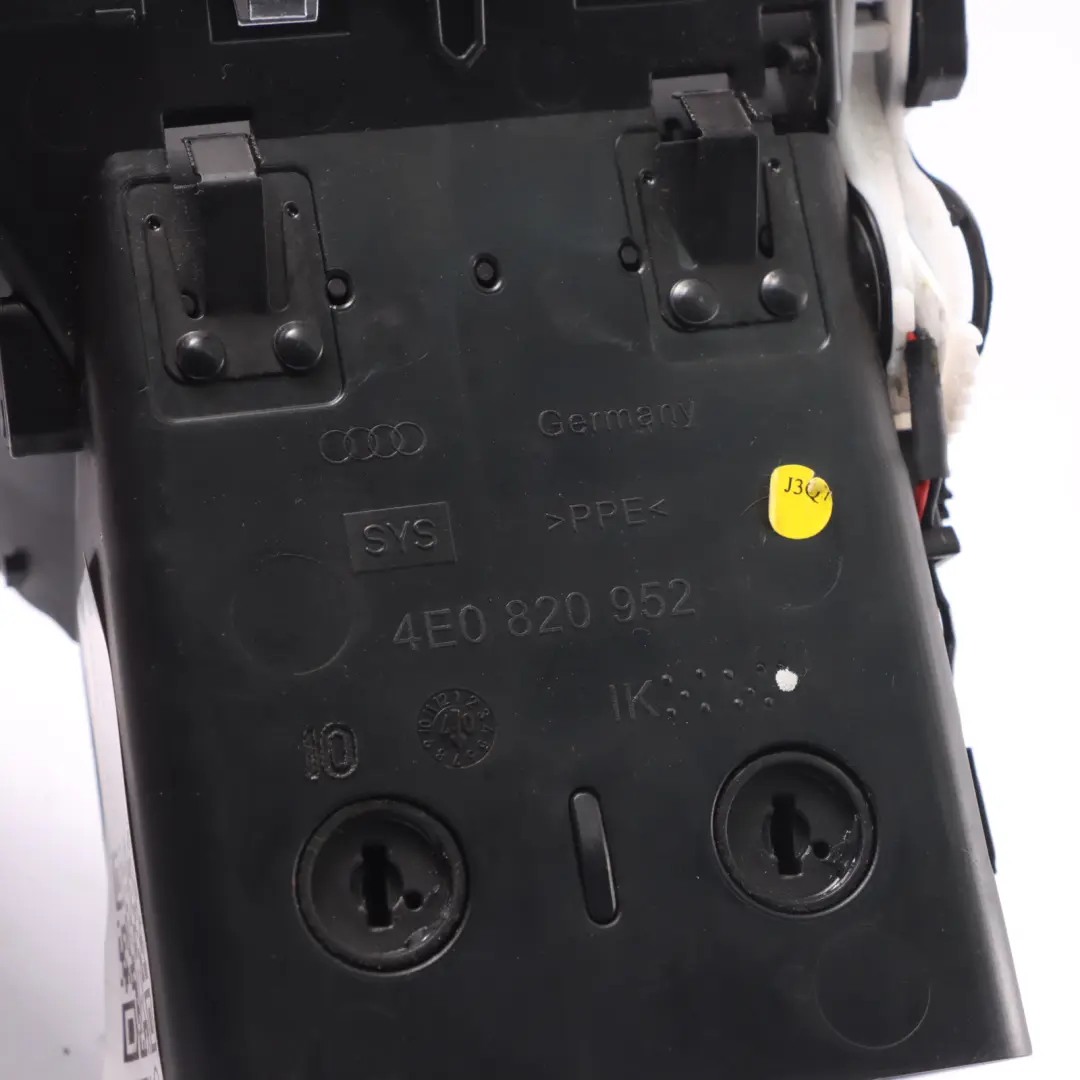 Conducto de aire central derecho del salpicadero para Audi A8 S8 D3 con número de pieza 4E0820952J Audi A8 S8 D3 Conducto de aire central derecho del salpicadero - SKU 4E0820952J - Número de pieza 4E0820952J