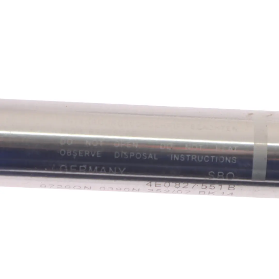 Supporto per molla sollevamento del puntone a gas sinistra per Audi S8 D3 con numero di parte 4E0827551B Audi S8 D3 Supporto per molla sollevamento del puntone a gas sinistra - SKU 4E0827551B - Numero di parte 4E0827551B