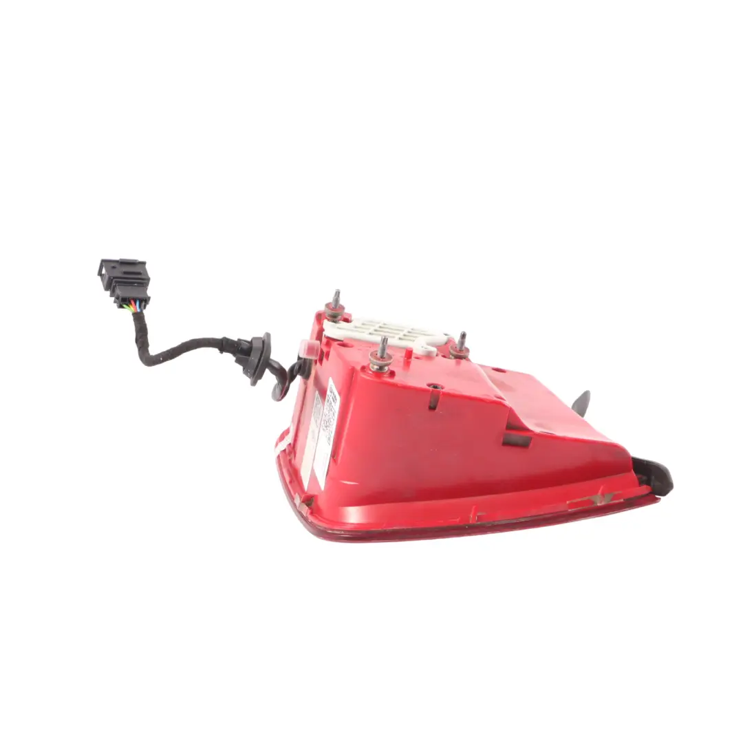 Feu arrière droit de coffre fort pour Audi S8 D3 à propos du numéro de pièce 4E0945094H Audi S8 D3 Feu arrière droit de coffre fort - SKU 4E0945094H - Numéro de pièce 4E0945094H