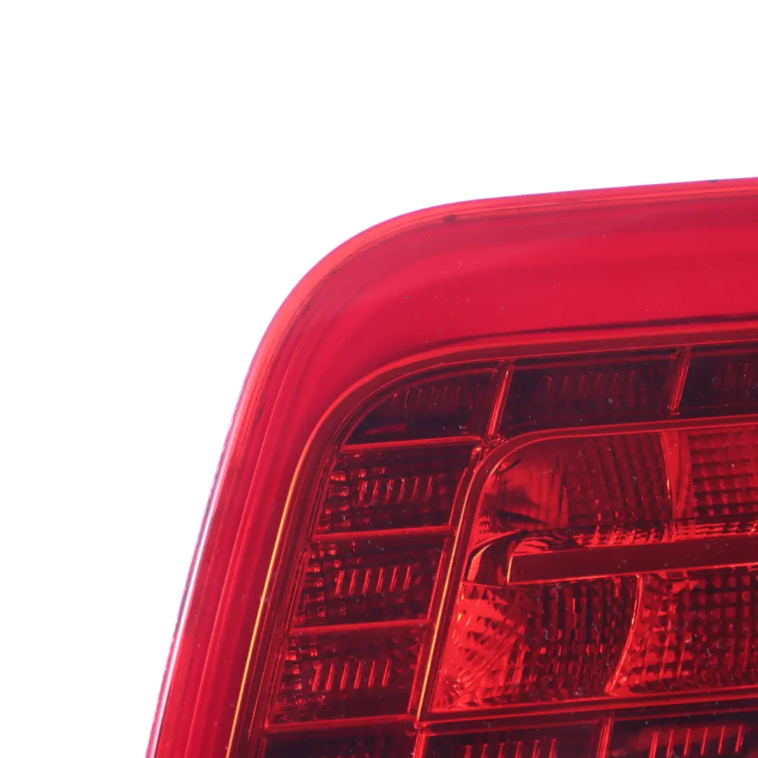 Hintere Kofferraumklappe Rücklicht Lampe Innen Rechts für Audi S8 D3 mit Teilenummer 4E0945094H Audi S8 D3 Hintere Kofferraumklappe Rücklicht Lampe Innen Rechts - SKU 4E0945094H - Teilenummer 4E0945094H