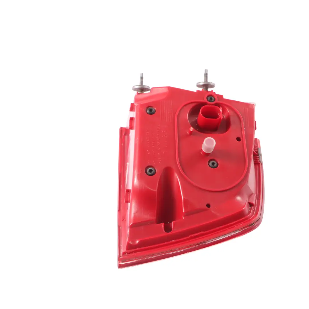 Lampa Tylna Zewnętrzna Lewo do Audi S8 D3 o numerze 4E0945095H Audi S8 D3 Lampa Tylna Zewnętrzna Lewo - SKU 4E0945095H - Numer Części 4E0945095H