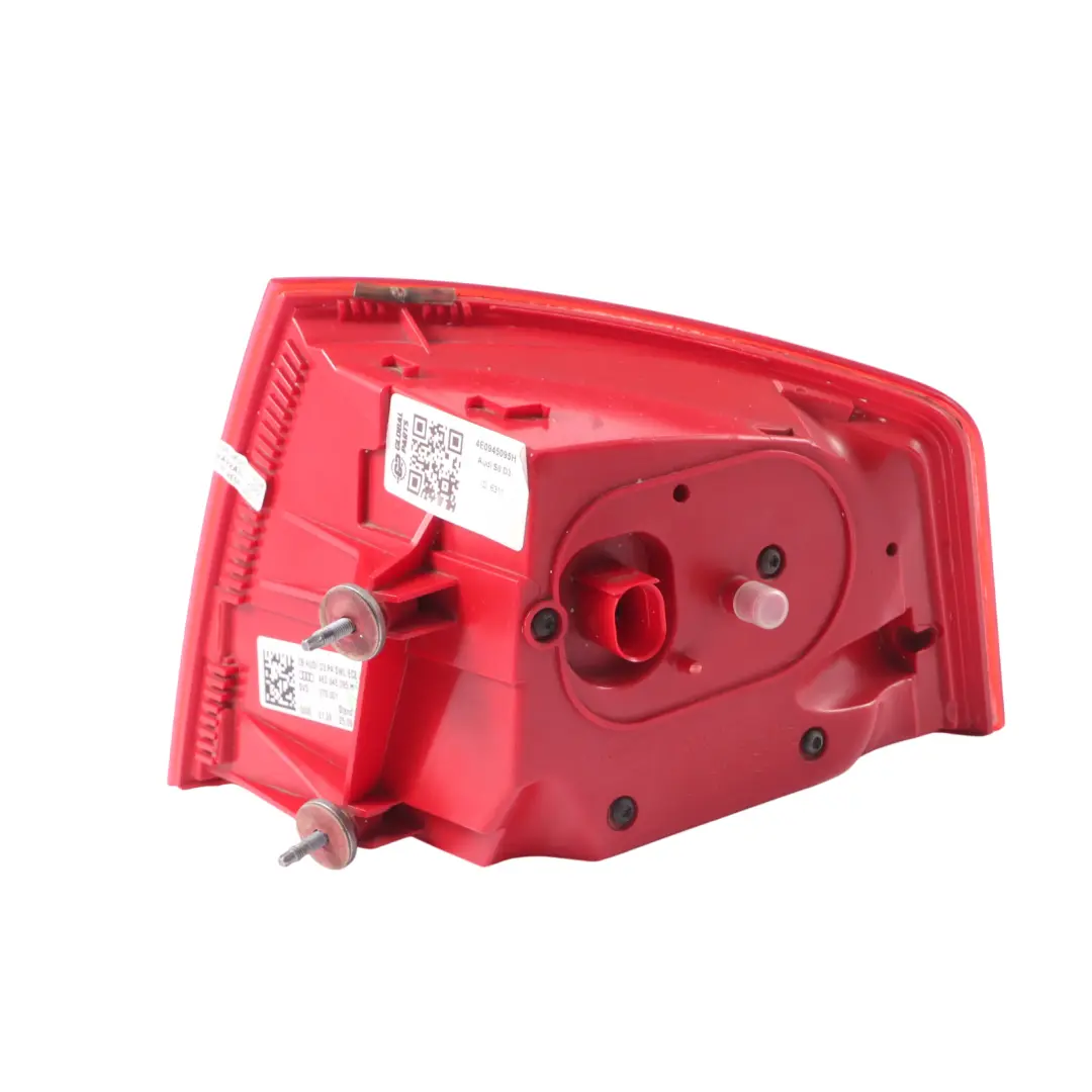 Lampa Tylna Zewnętrzna Lewo do Audi S8 D3 o numerze 4E0945095H Audi S8 D3 Lampa Tylna Zewnętrzna Lewo - SKU 4E0945095H - Numer Części 4E0945095H