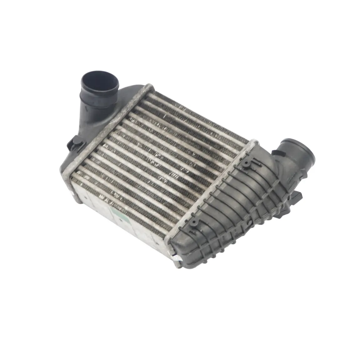 Sinistro Raffreddatore Aria di Carica per Audi A6 C6 2.0 TDI Intercooler con numero di parte 4F0145805AC Audi A6 C6 2.0 TDI Intercooler Sinistro Raffreddatore Aria di Carica - SKU 4F0145805AC - Numero di parte 4F0145805AC