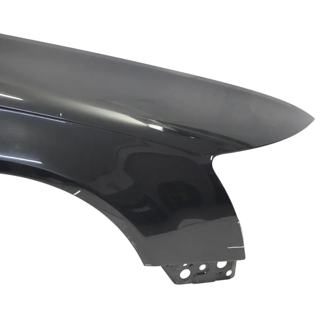 Pannello laterale anteriore destro Parafango Phantom Black - Z9Y per Audi A6 C6 con numero di parte 4F0821104F Audi A6 C6 Pannello laterale anteriore destro Parafango Phantom Black - Z9Y - SKU 4F0821104F-PHB - Numero di parte 4F0821104F