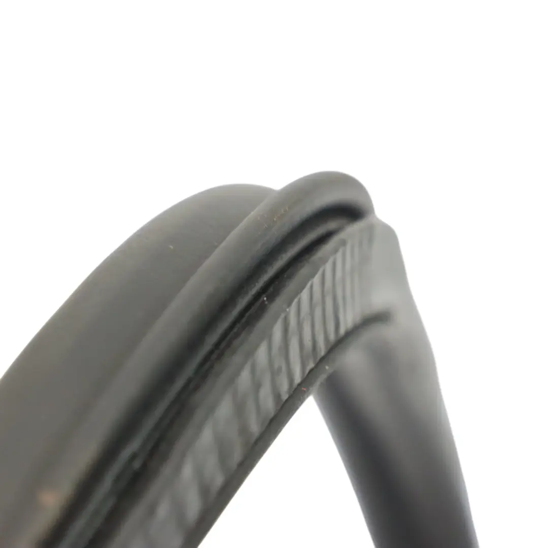 4F Berlina Tailgate Boot Trunk Seal Edge Junta de goma para Audi A6 C6 con número de pieza 4F5827705F Audi A6 C6 4F Berlina Tailgate Boot Trunk Seal Edge Junta de goma - SKU 4F5827705F - Número de pieza 4F5827705F