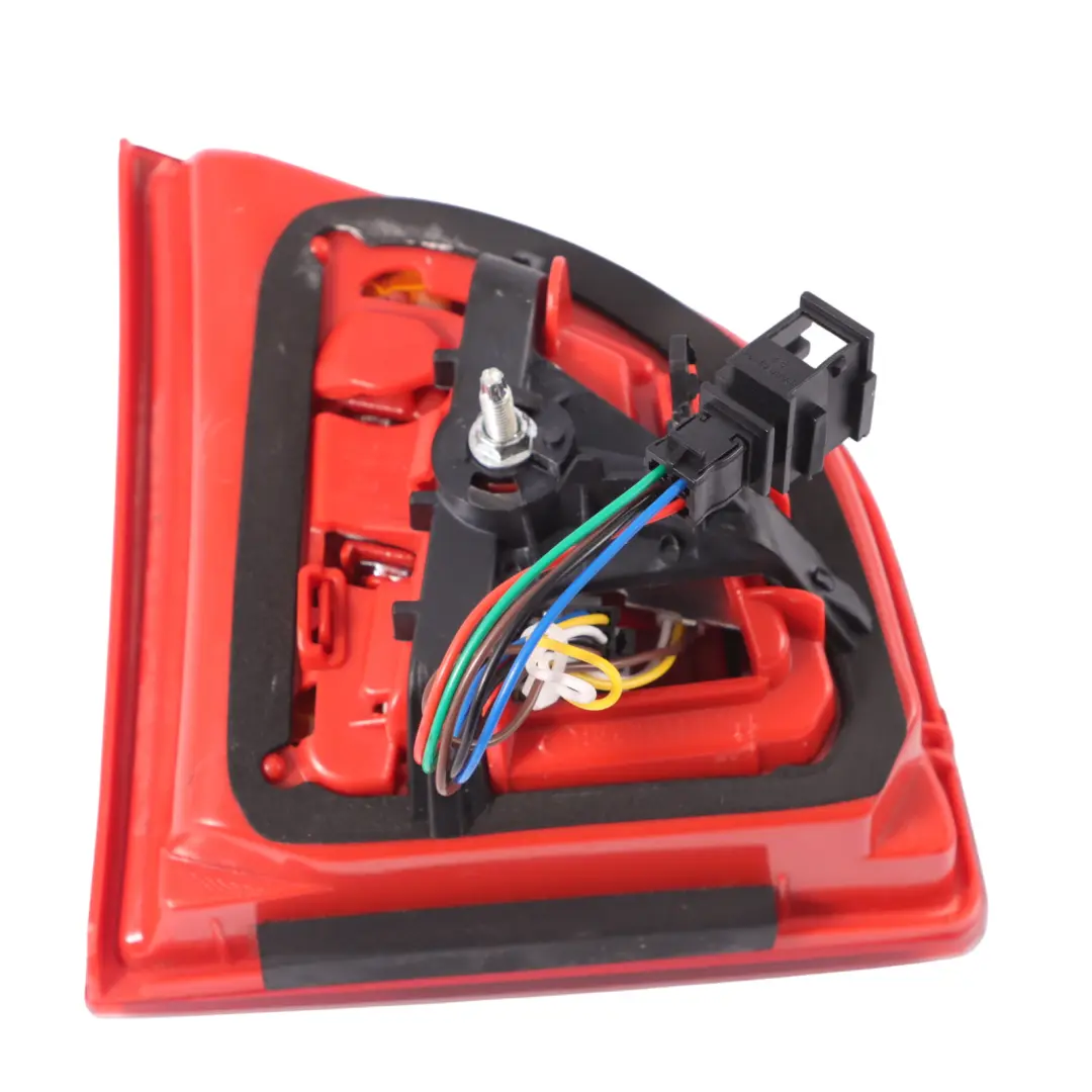 Lampa W Klapę Prawy Tył Prawa Tylna LED do Audi A6 C6 Sedan o numerze 4F5945094E Audi A6 C6 Sedan Lampa W Klapę Prawy Tył Prawa Tylna LED - SKU 4F5945094E - Numer Części 4F5945094E