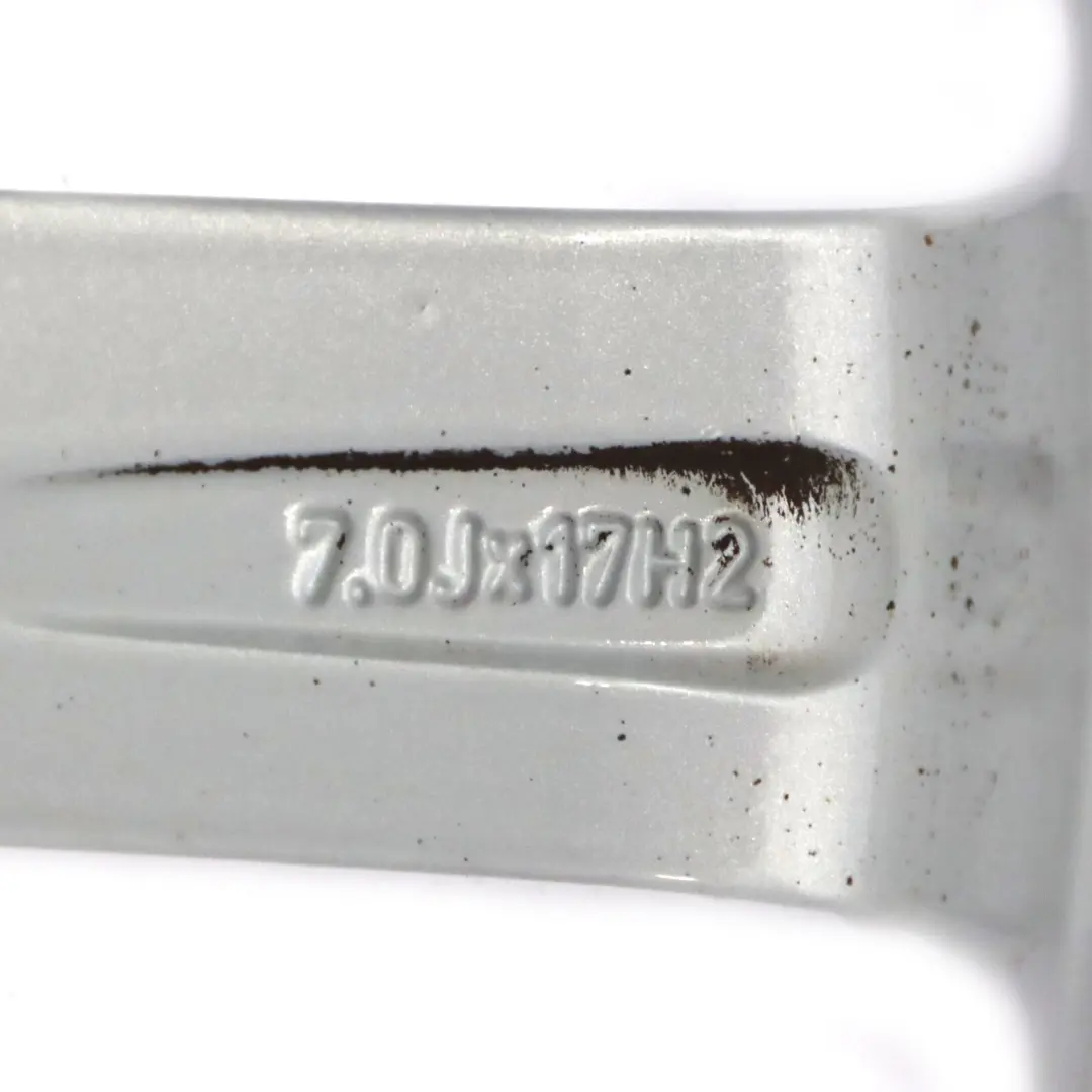 Srebrna Felga Aluminiowa 17" 7J ET49 do Volkswagen Golf Mk7 o numerze 5G0601025CH Volkswagen Golf Mk7 Srebrna Felga Aluminiowa 17" 7J ET49 - SKU 5G0601025CH-2 - Numer Części 5G0601025CH